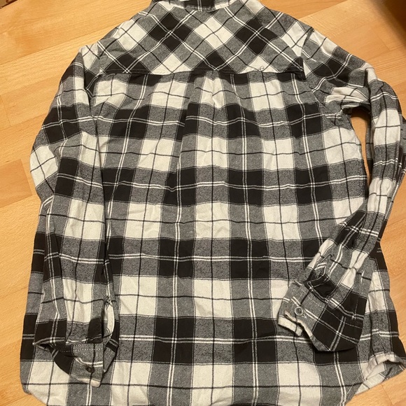 Used black and white women’s flannel. Size small brand me to we - Picture 10 of 14